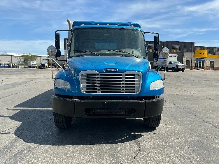 2020 Freightliner M2 106 - image 2
