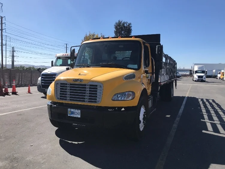 2019 Freightliner M2 106 - image 3