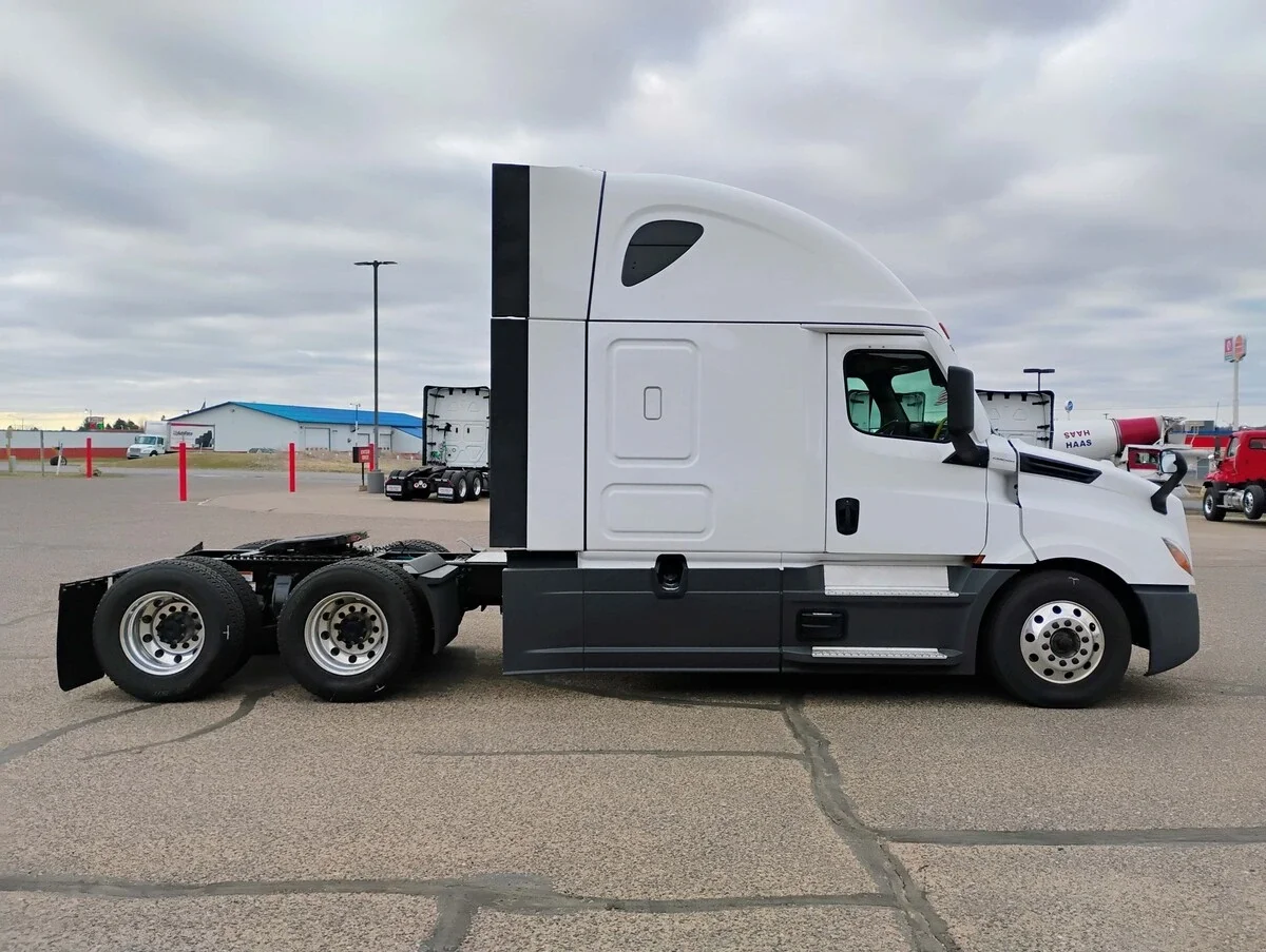 2024 Freightliner Cascadia - image 4