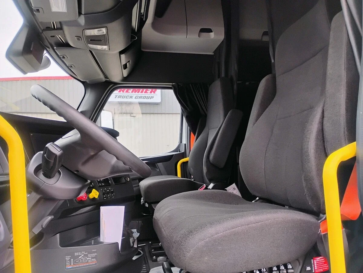 2024 Freightliner Cascadia - image 15