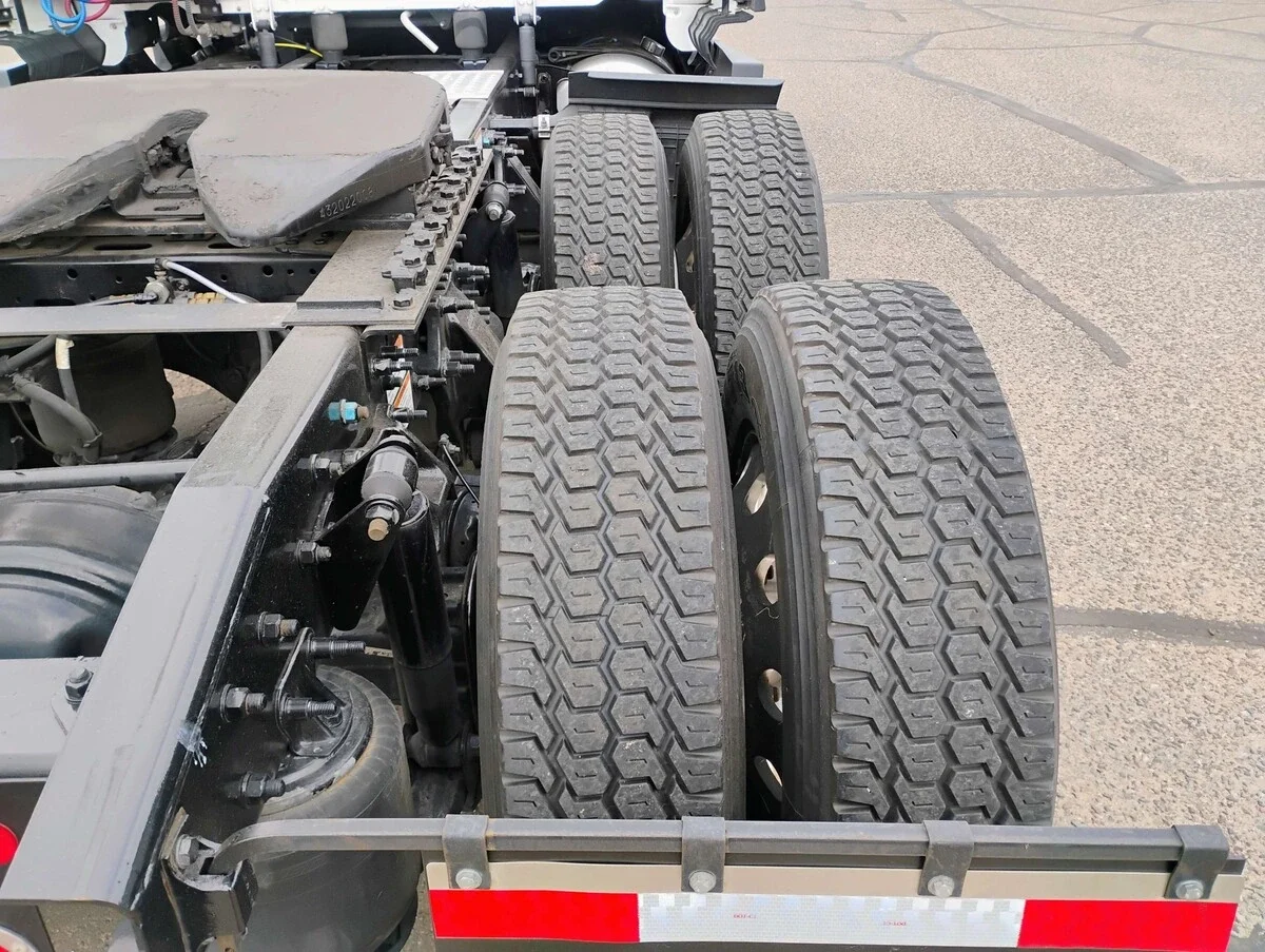 2024 Freightliner Cascadia - image 10