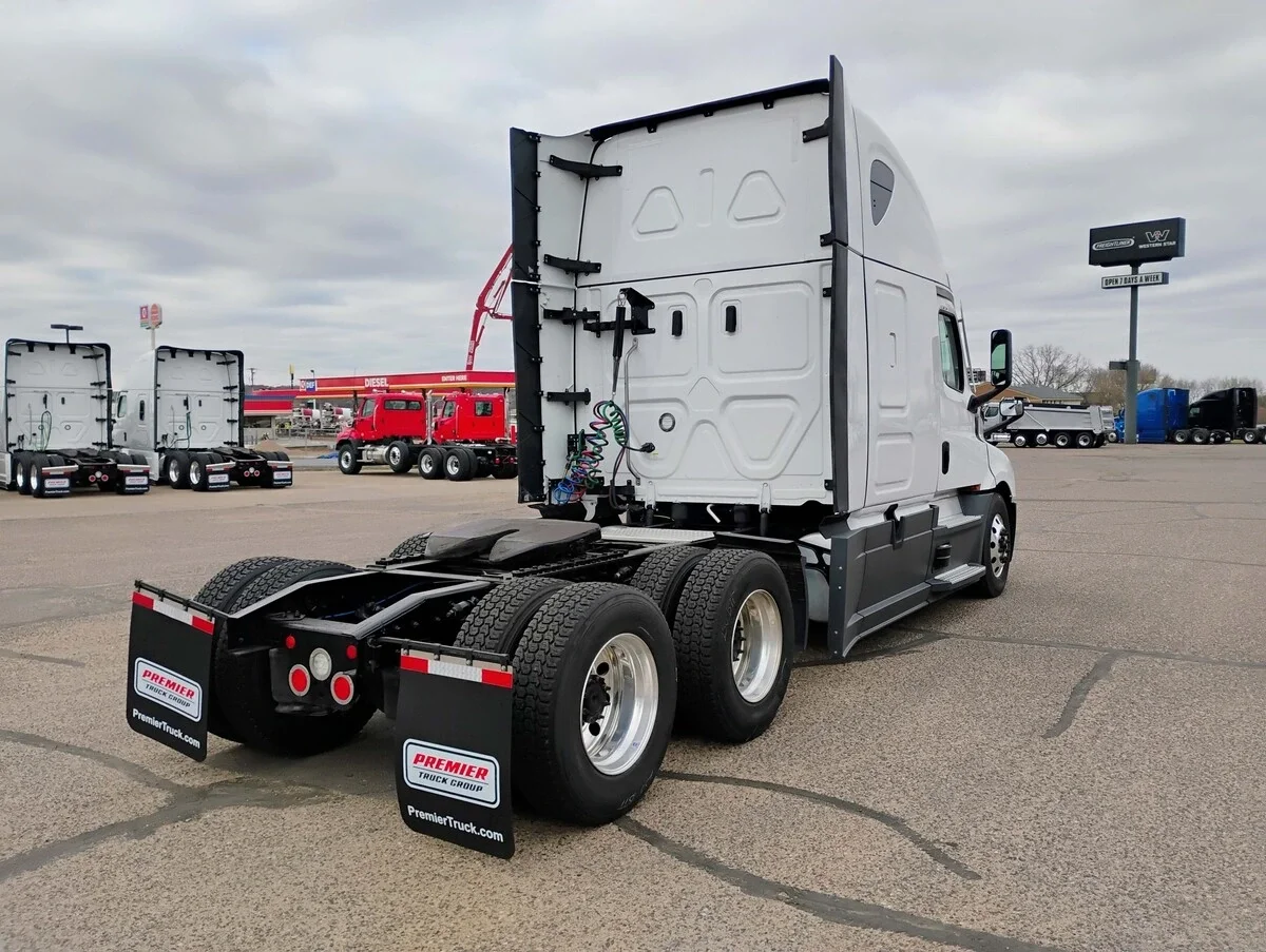 2024 Freightliner Cascadia - image 5