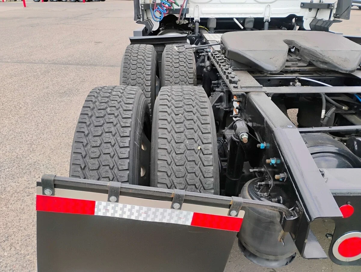 2024 Freightliner Cascadia - image 9