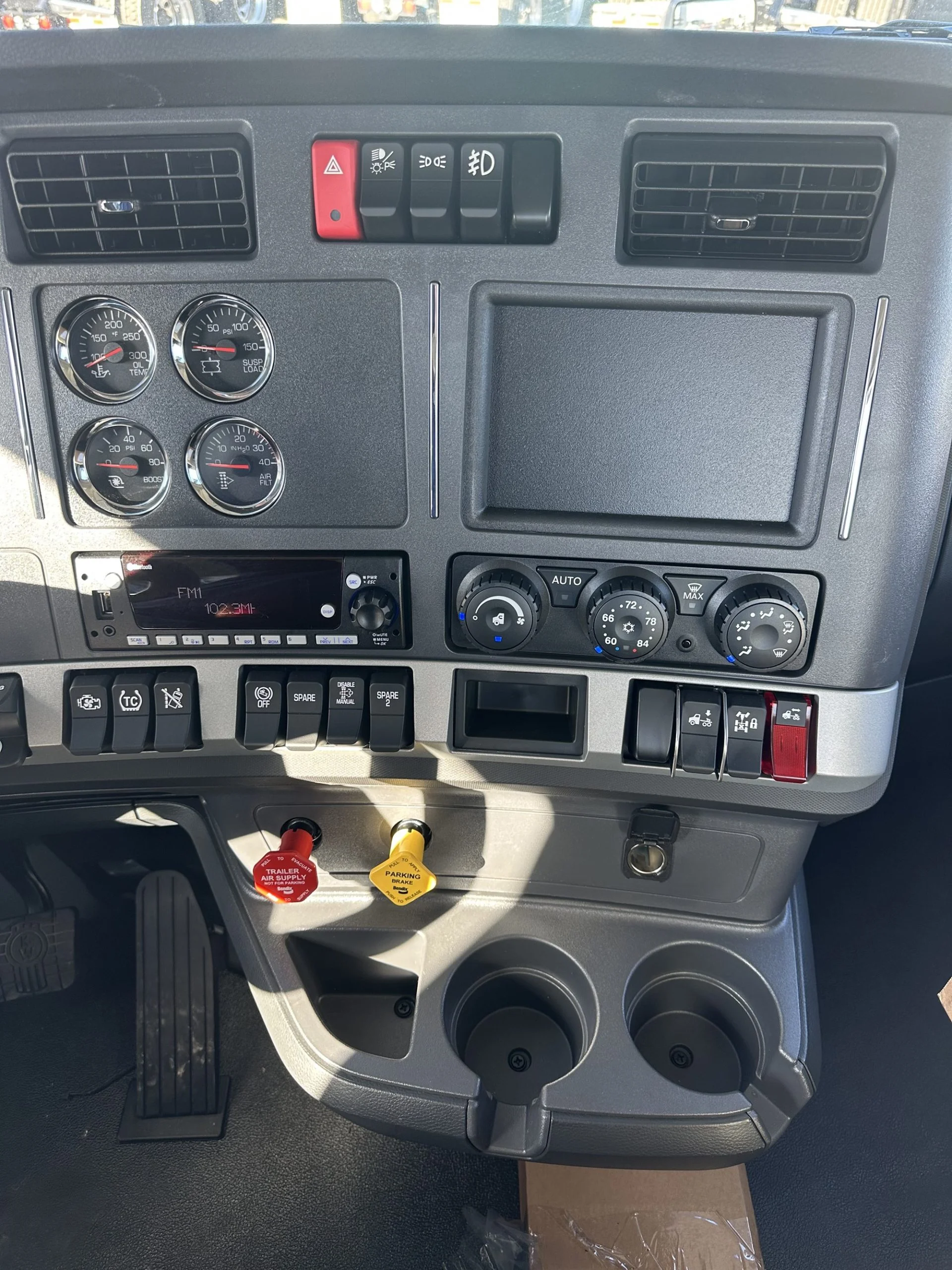 2025 Kenworth T680 - image 6