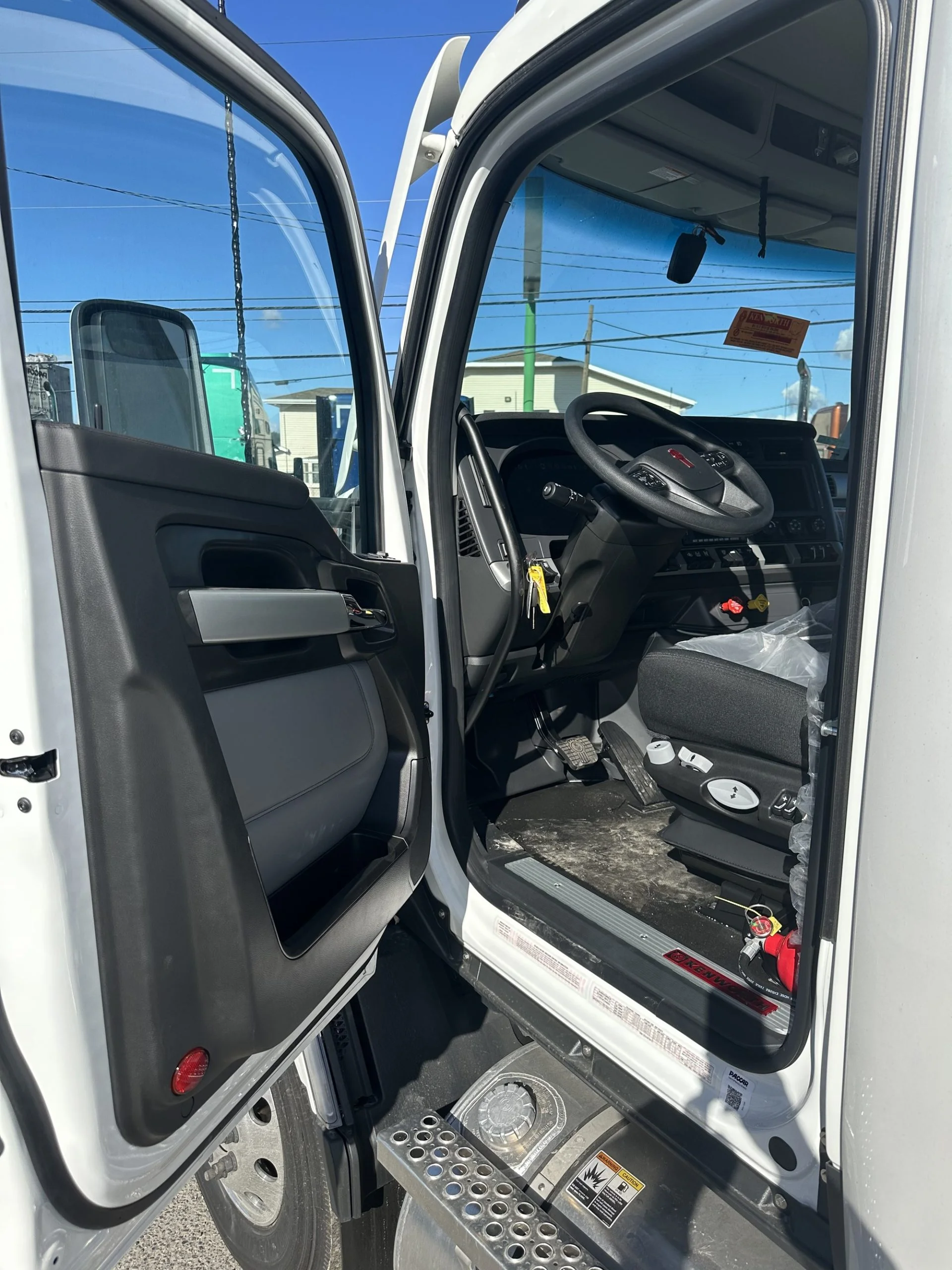 2025 Kenworth T680 - image 4
