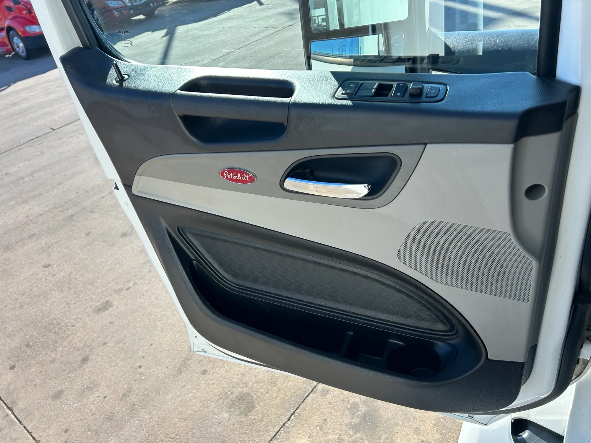 2025 Peterbilt 579 - image 13