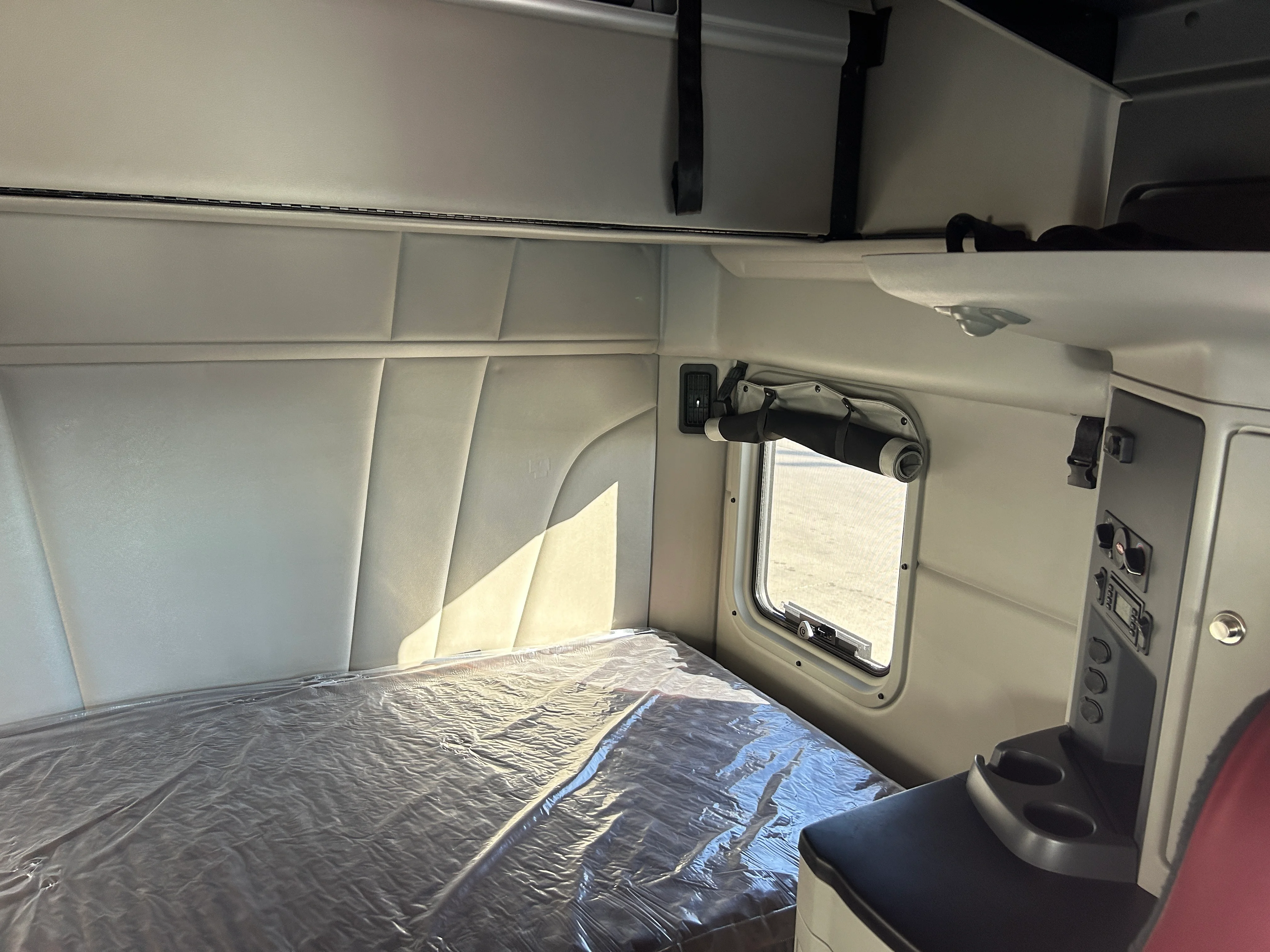 2025 Peterbilt 579 - image 15