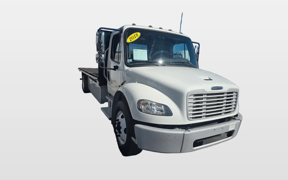 2018 Freightliner M2 106 - image 1
