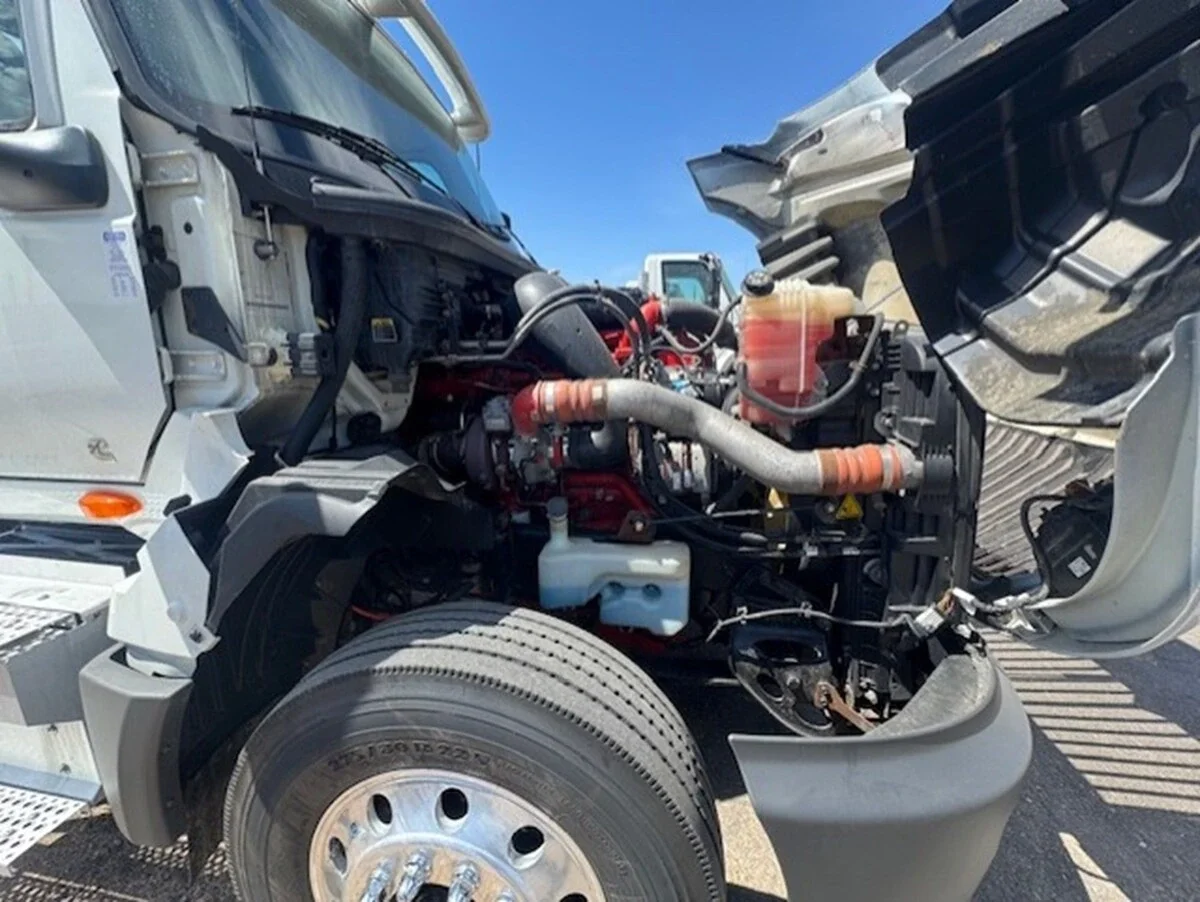 2019 International LT - image 12