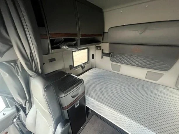 2027 International LT in MN — photo 11