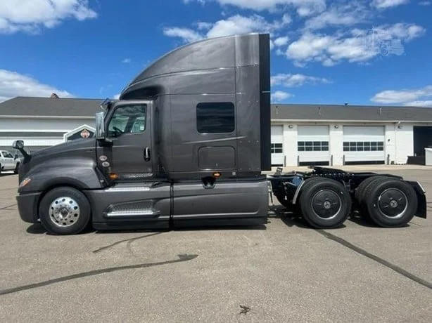 2027 International LT in MN — photo 2