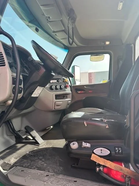2019 Peterbilt 579 - image 9