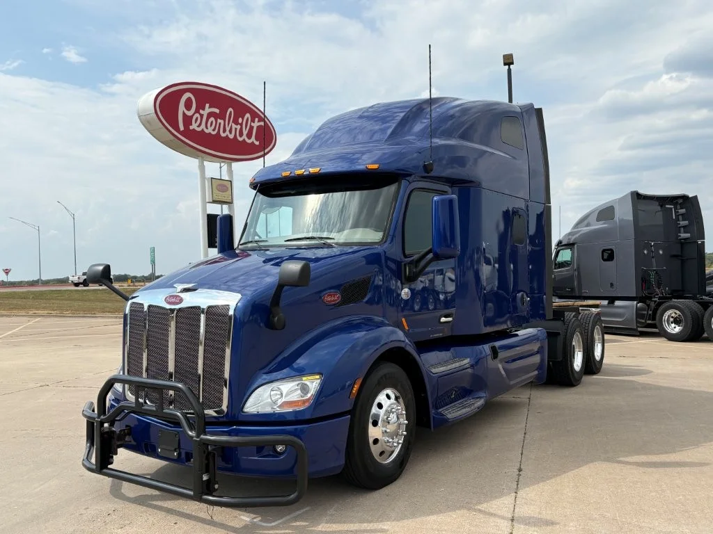 2022 Peterbilt 579 - image 1