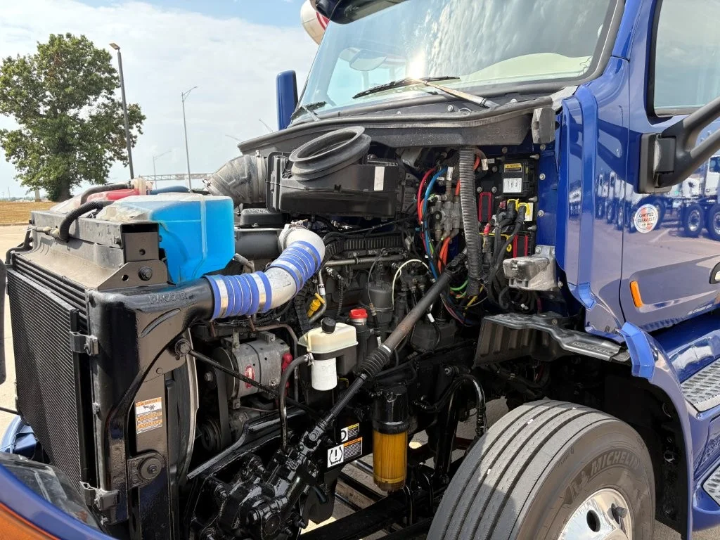 2022 Peterbilt 579 - image 9