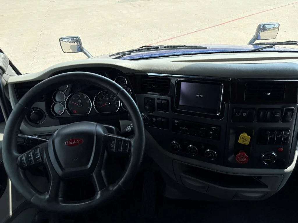 2022 Peterbilt 579 - image 15