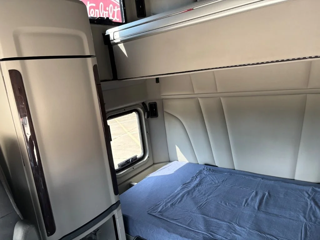 2022 Peterbilt 579 - image 12