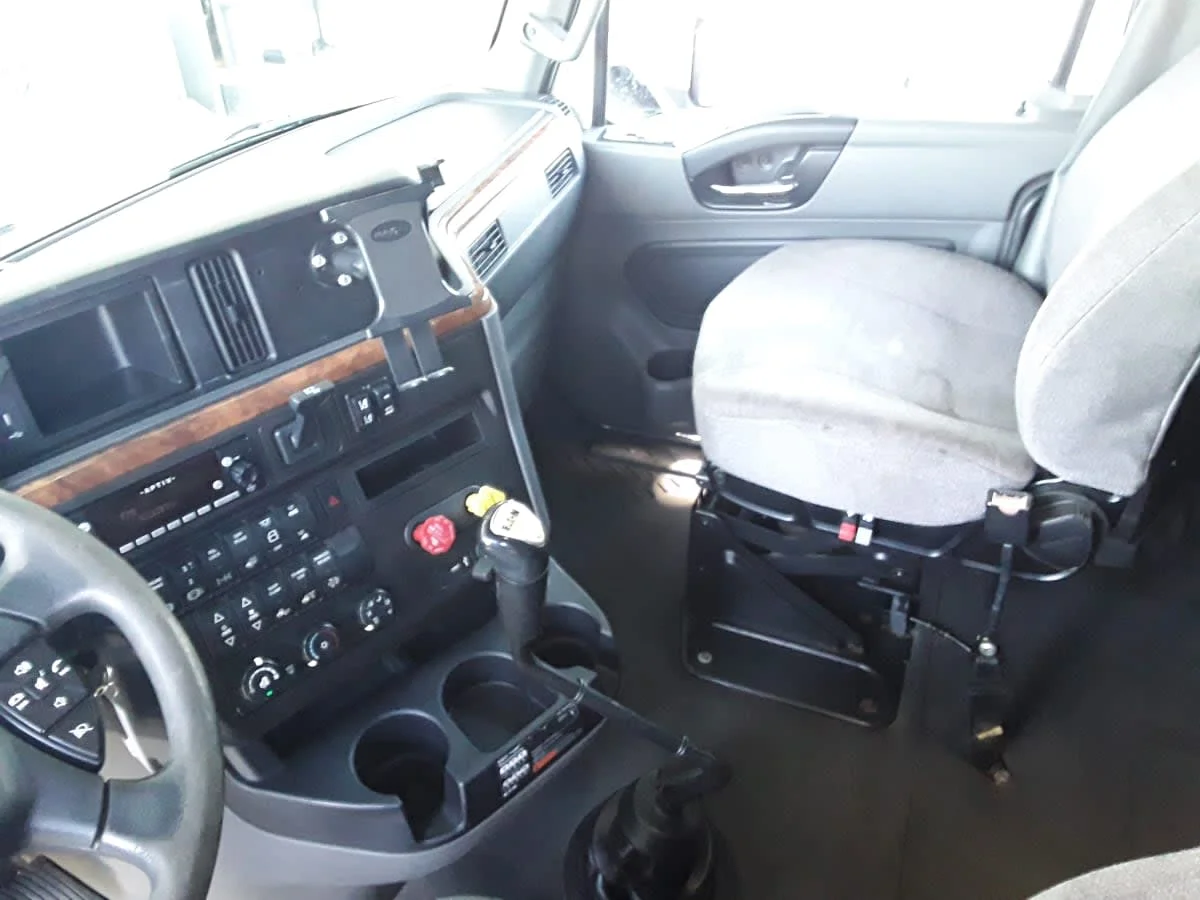 2019 International LT in Hilliard, OH — photo 7