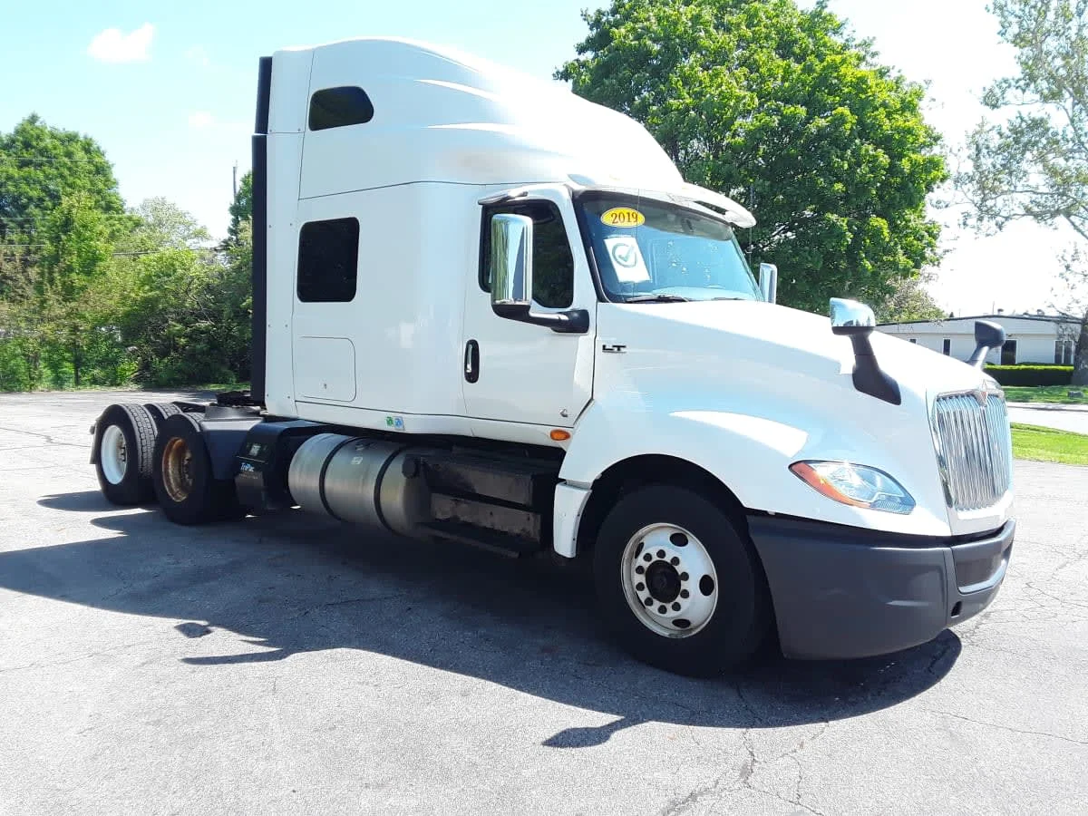 2019 International LT in Hilliard, OH — photo 3
