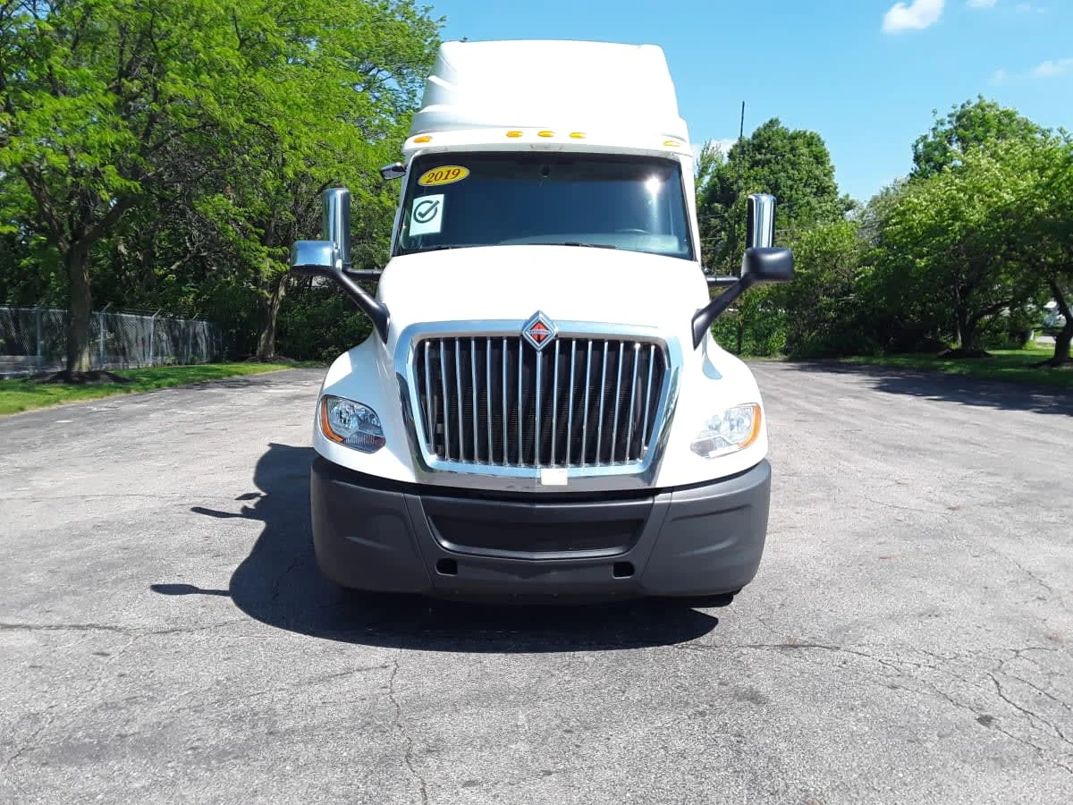 2019 International LT in Hilliard, OH — photo 2