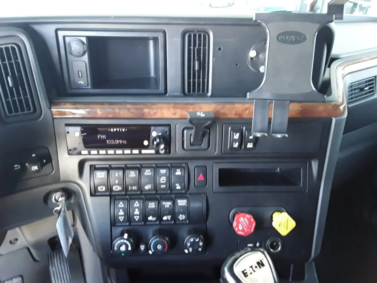 2019 International LT in Hilliard, OH — photo 10