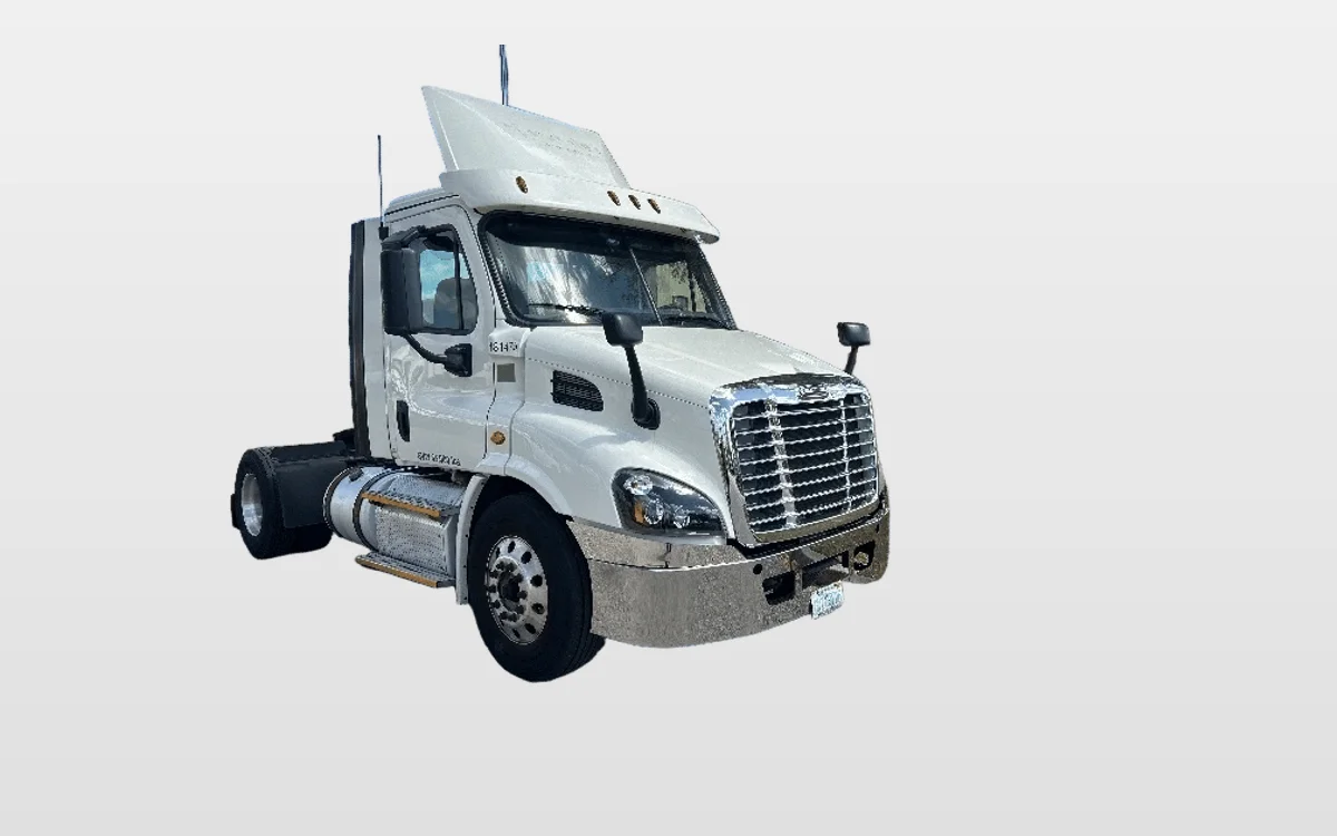 2017 Freightliner Cascadia - image 1