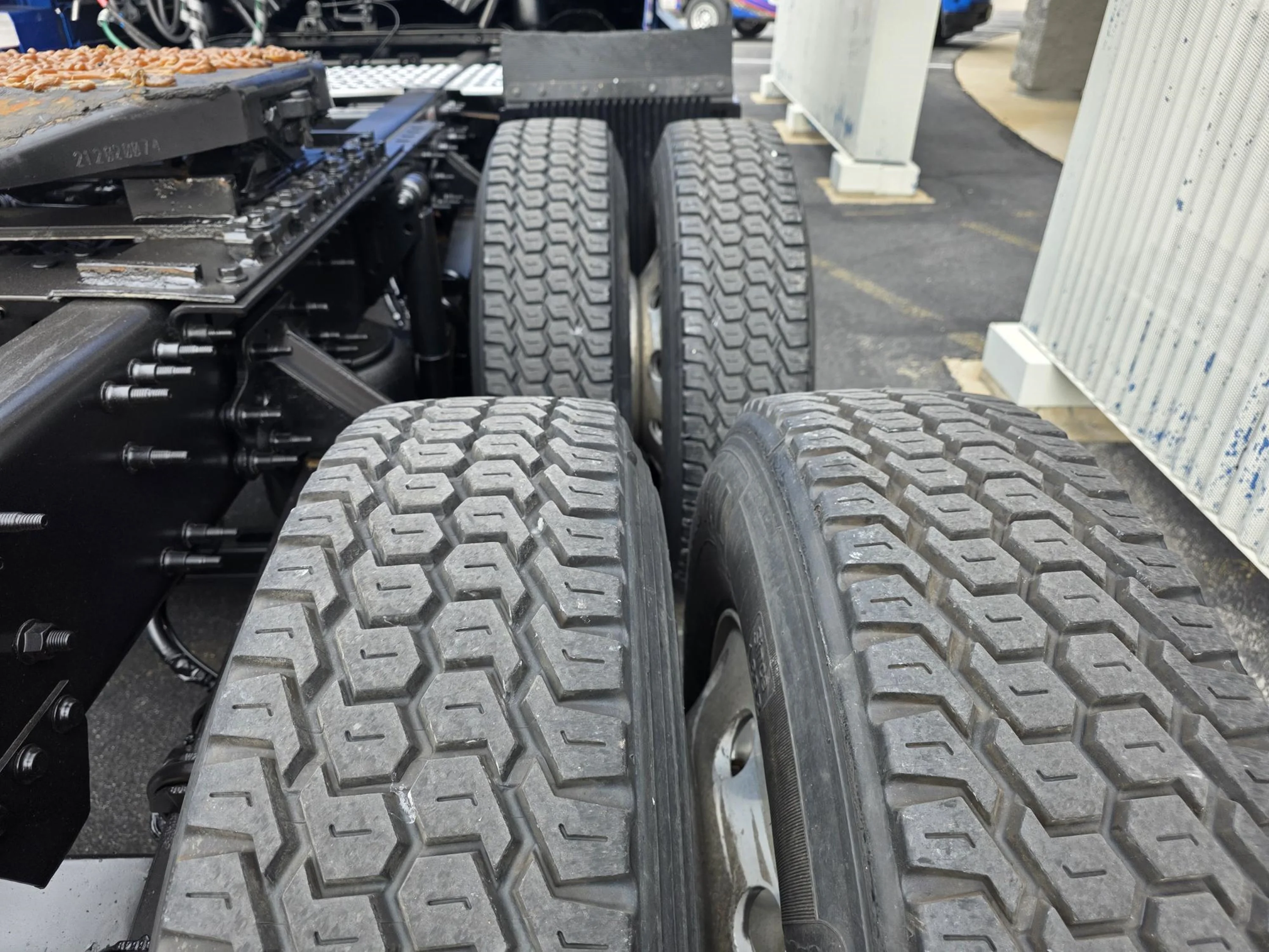 2021 Volvo VNL 760 - image 10