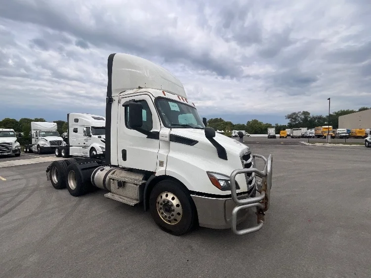 2020 Freightliner Cascadia in La Porte, IN
