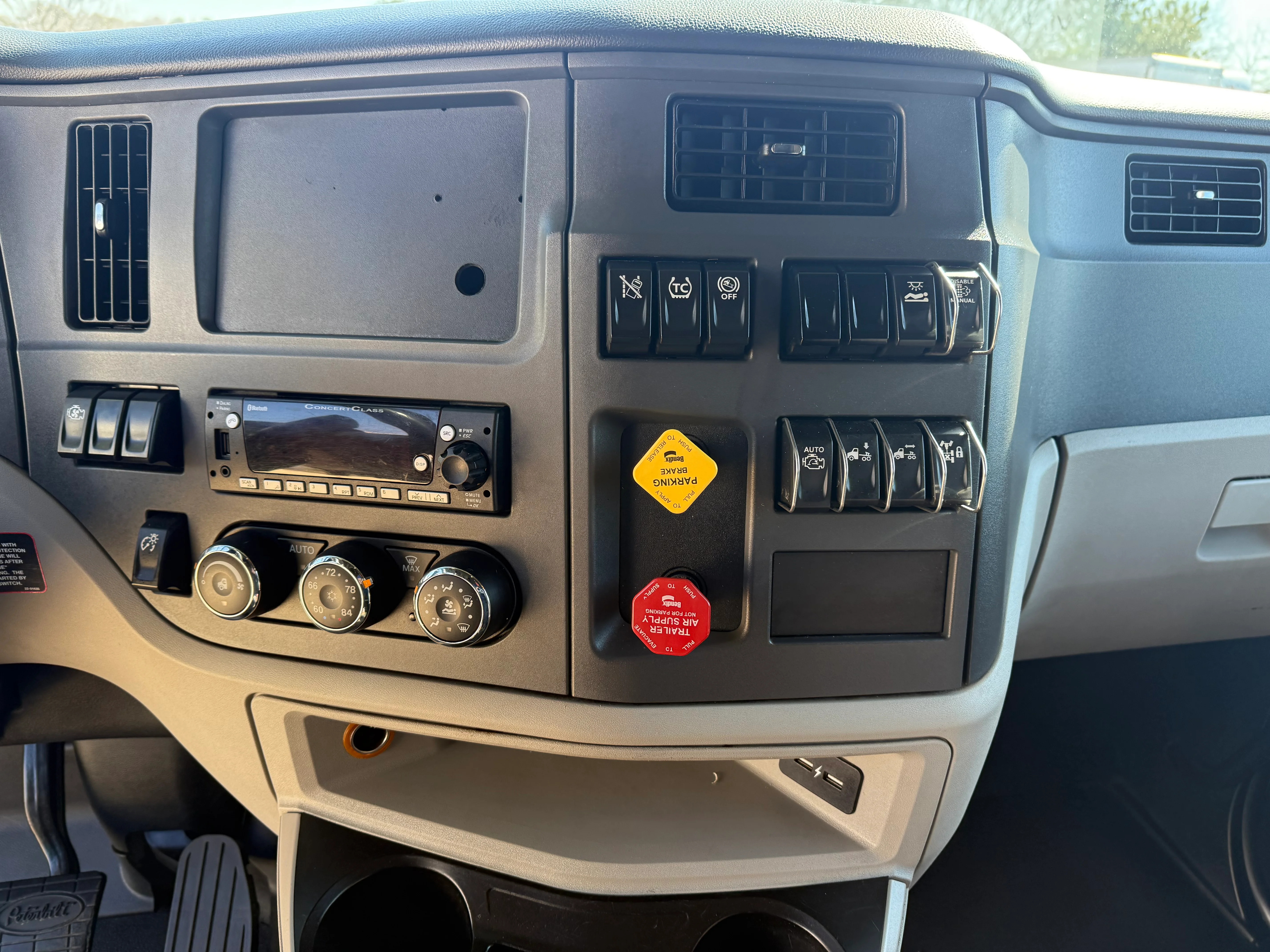 2023 Peterbilt 579 - image 14