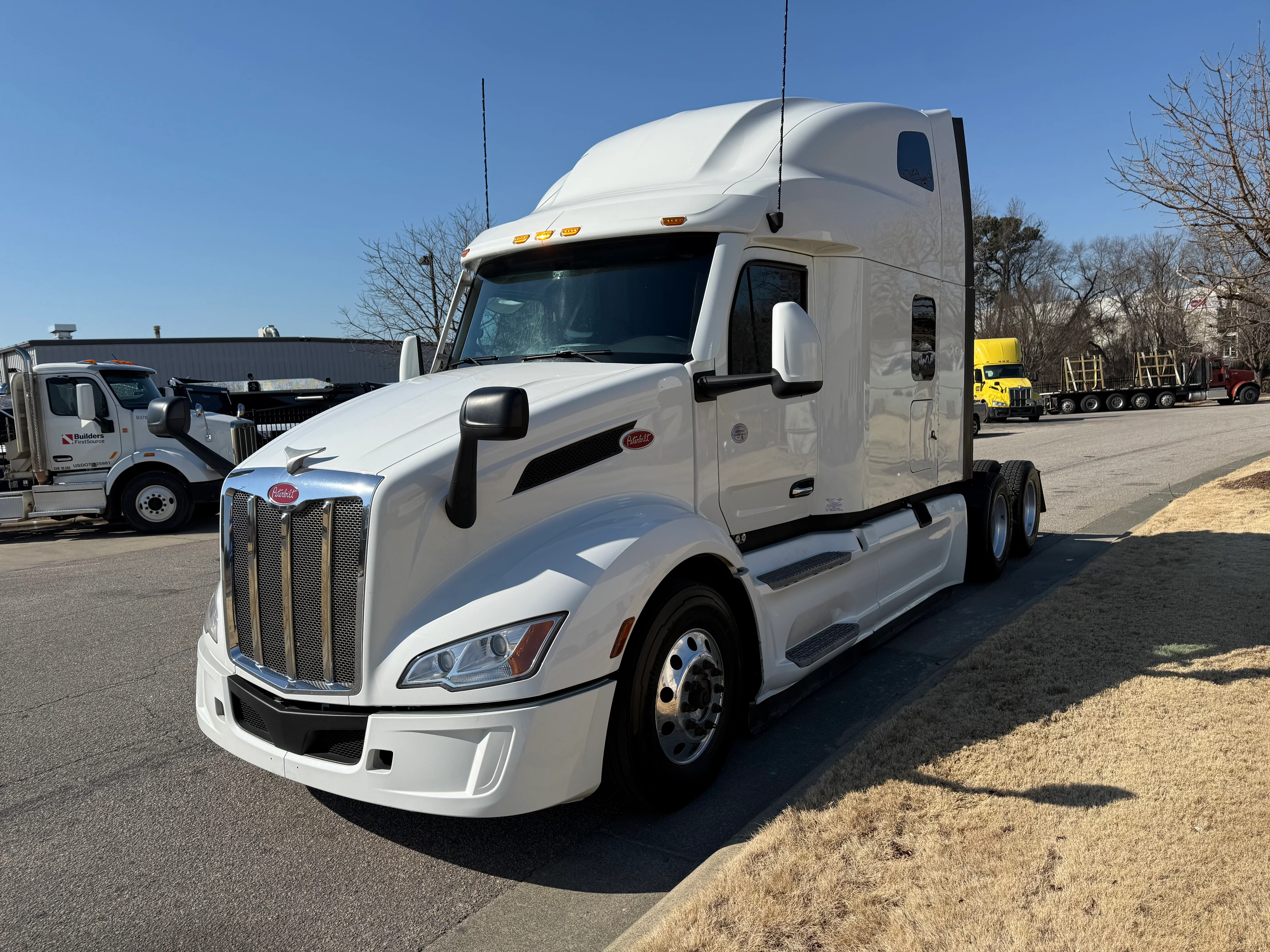 2023 Peterbilt 579 - image 1