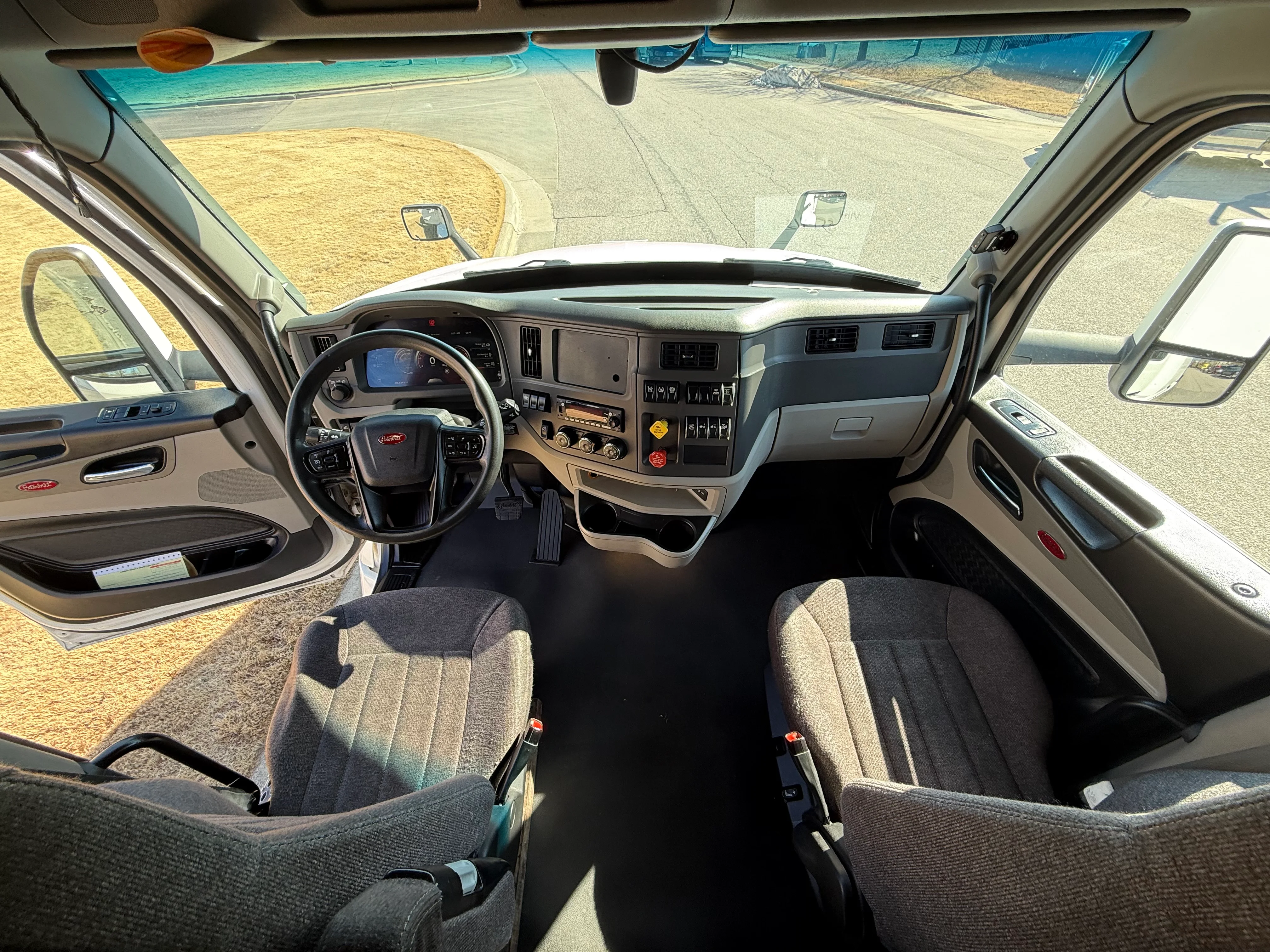 2023 Peterbilt 579 - image 13