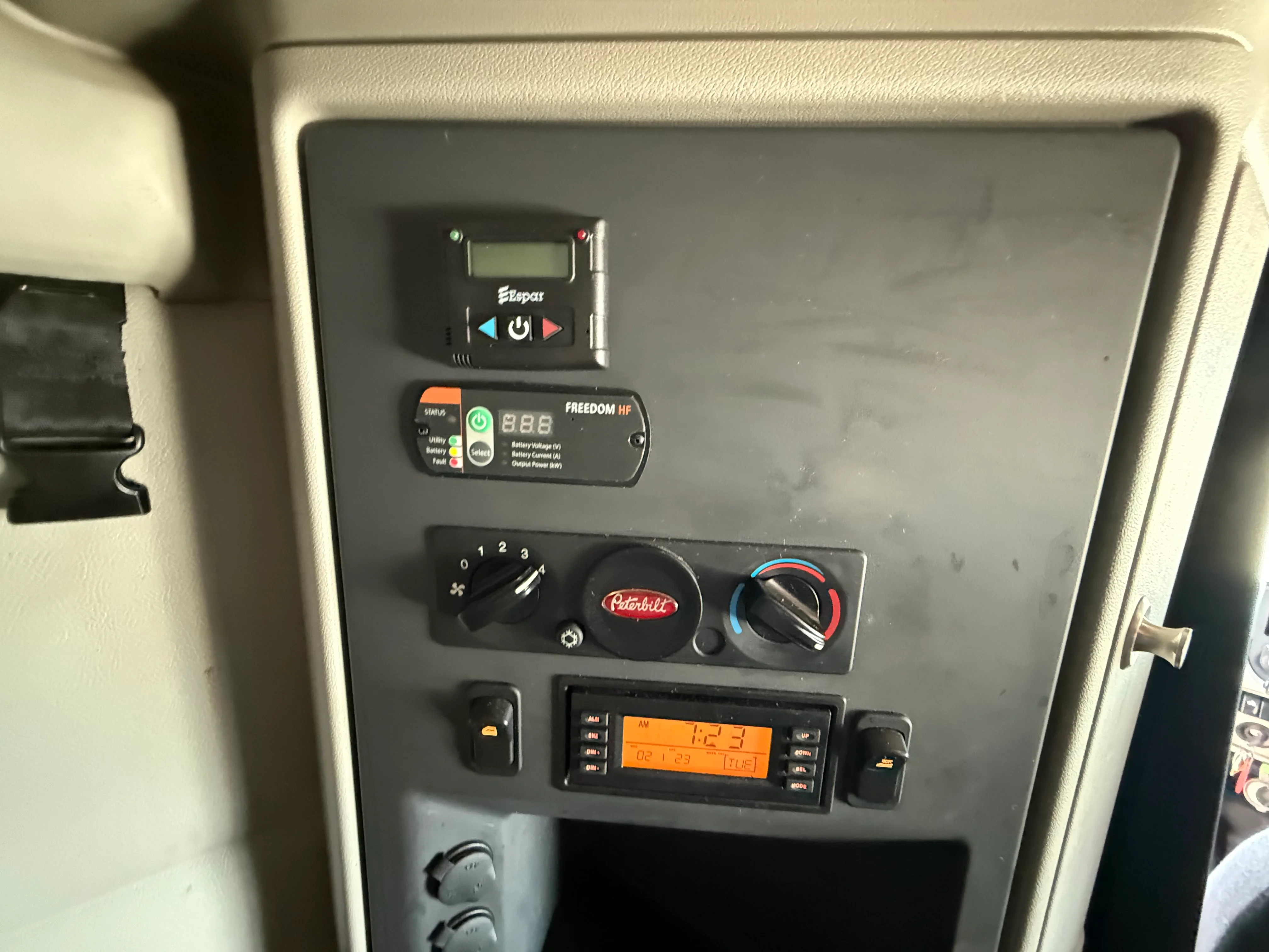 2023 Peterbilt 579 - image 12