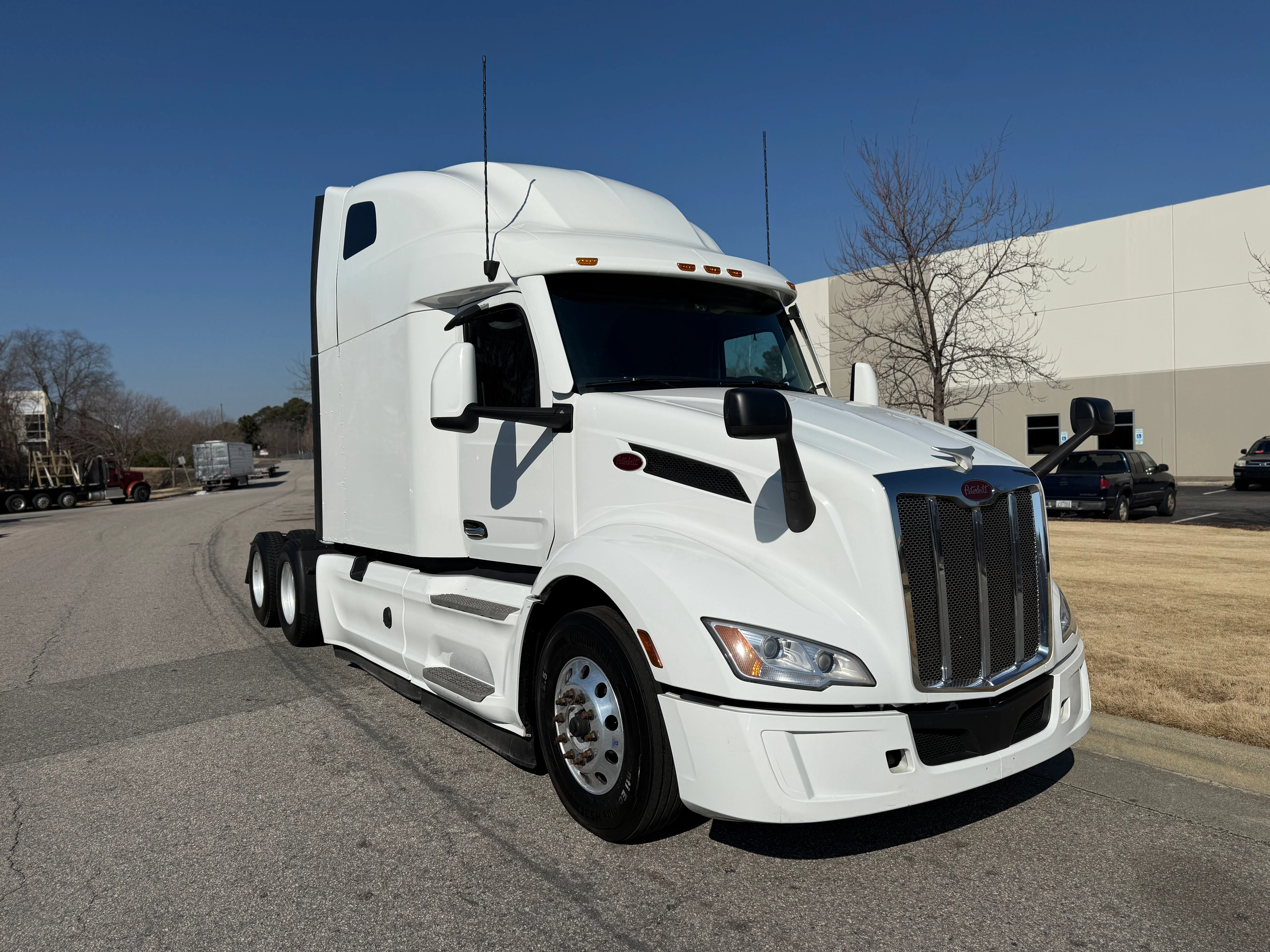 2023 Peterbilt 579 - image 2