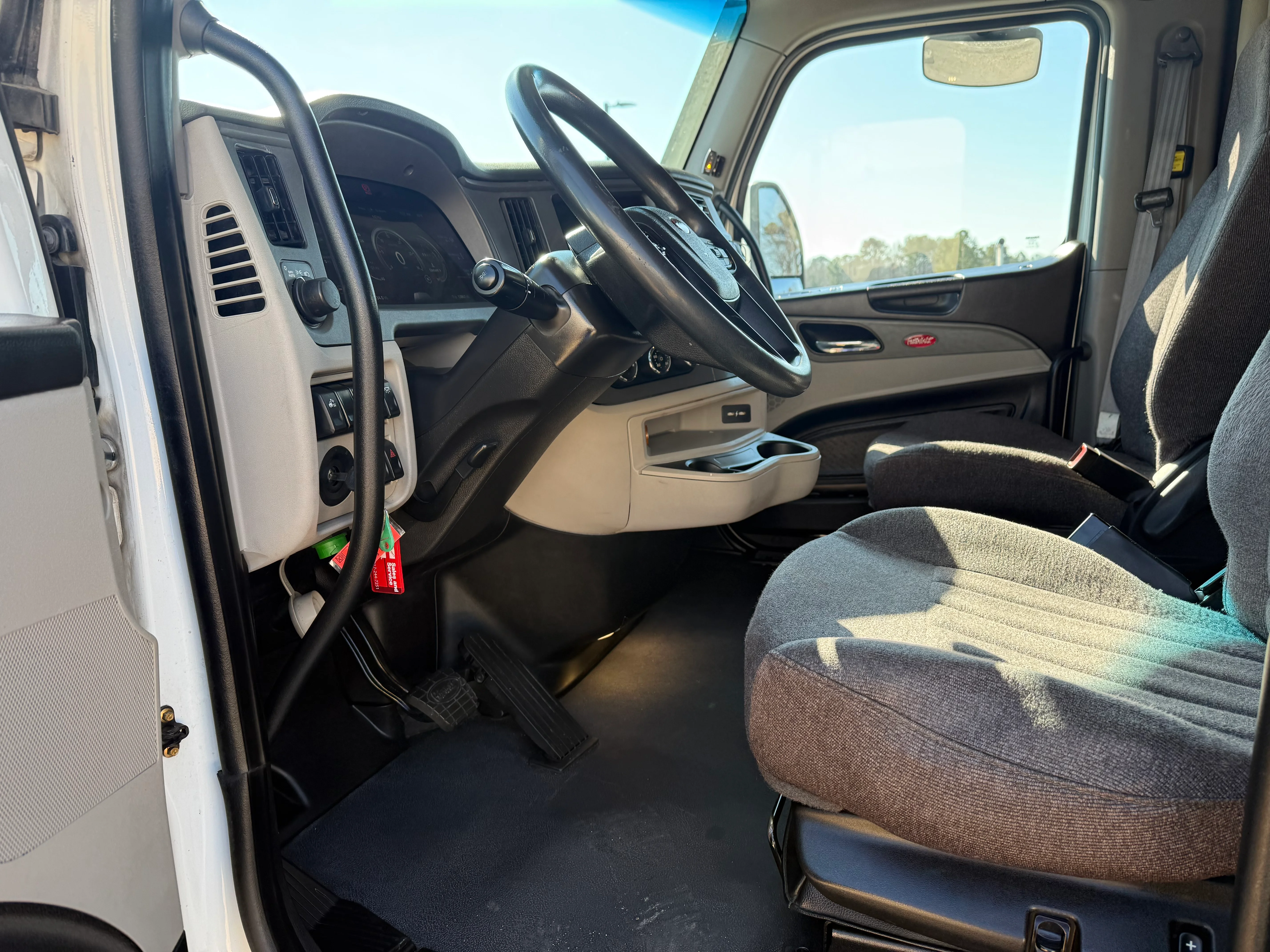 2023 Peterbilt 579 - image 9