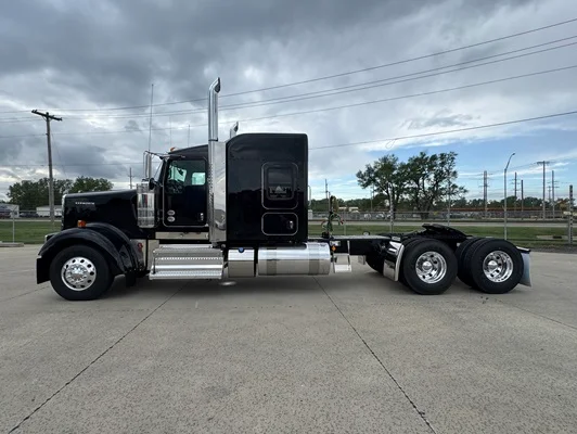 2027 Kenworth W900 in St. Joseph, MO — photo 9