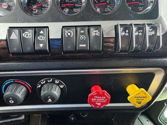 2027 Kenworth W900 in St. Joseph, MO — photo 24
