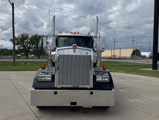 2027 Kenworth W900 in St. Joseph, MO — photo 7
