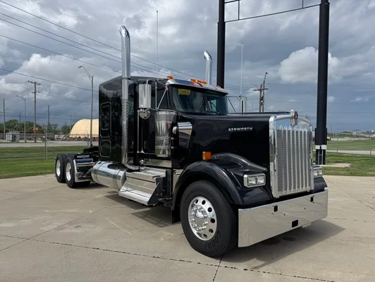 2027 Kenworth W900 in St. Joseph, MO