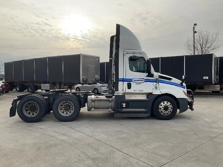 2022 Freightliner Cascadia in Elizabethtown, KY — photo 8