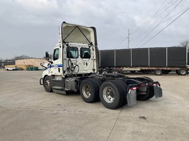2022 Freightliner Cascadia in Elizabethtown, KY — photo 5