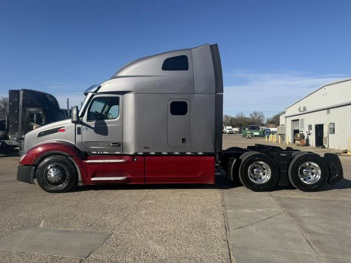 2022 Peterbilt 579 in Dallas, TX — photo 4