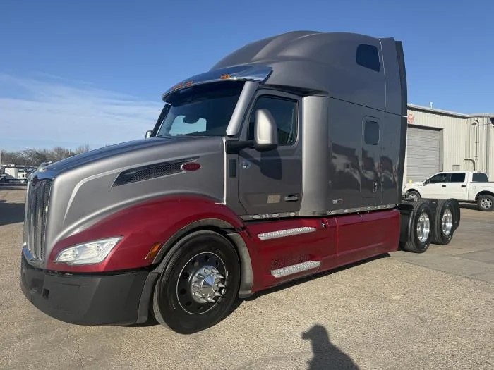 2022 Peterbilt 579 in Dallas, TX — photo 2