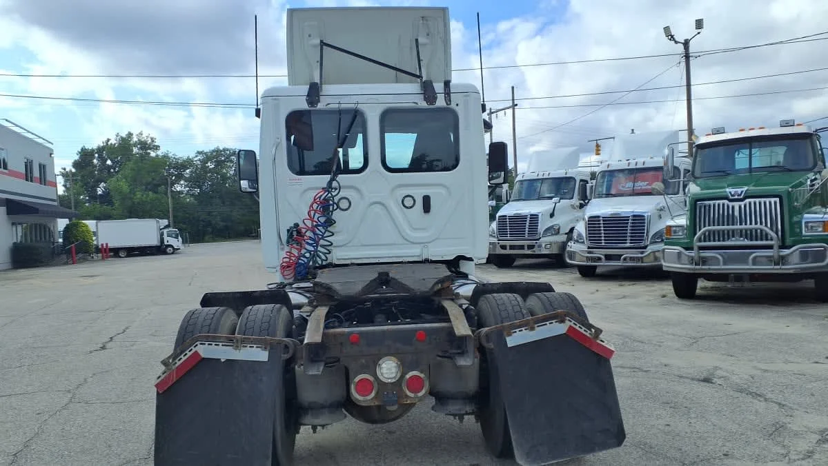 2020 Freightliner Cascadia in Warwick, RI — photo 5