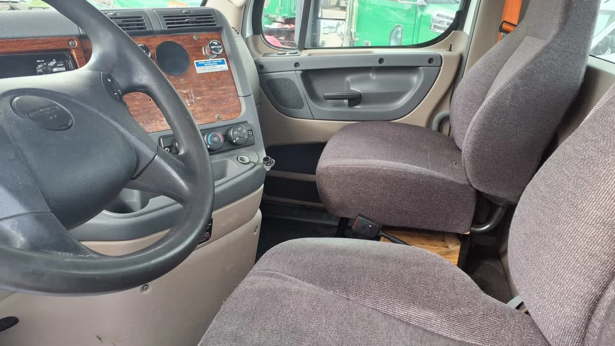 2020 Freightliner Cascadia in Warwick, RI — photo 7