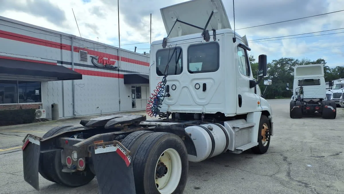 2020 Freightliner Cascadia in Warwick, RI — photo 4