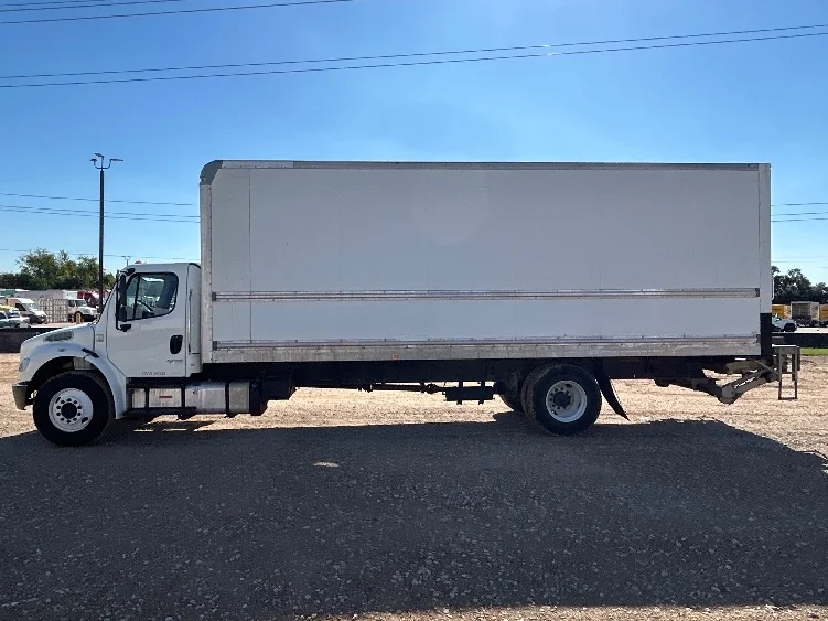 2018 Freightliner M2 106 - image 4