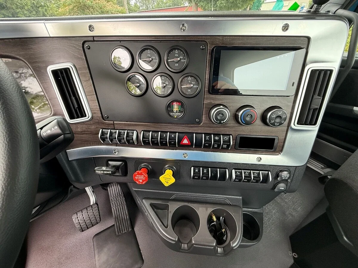 2027 Western Star 49X — photo 12
