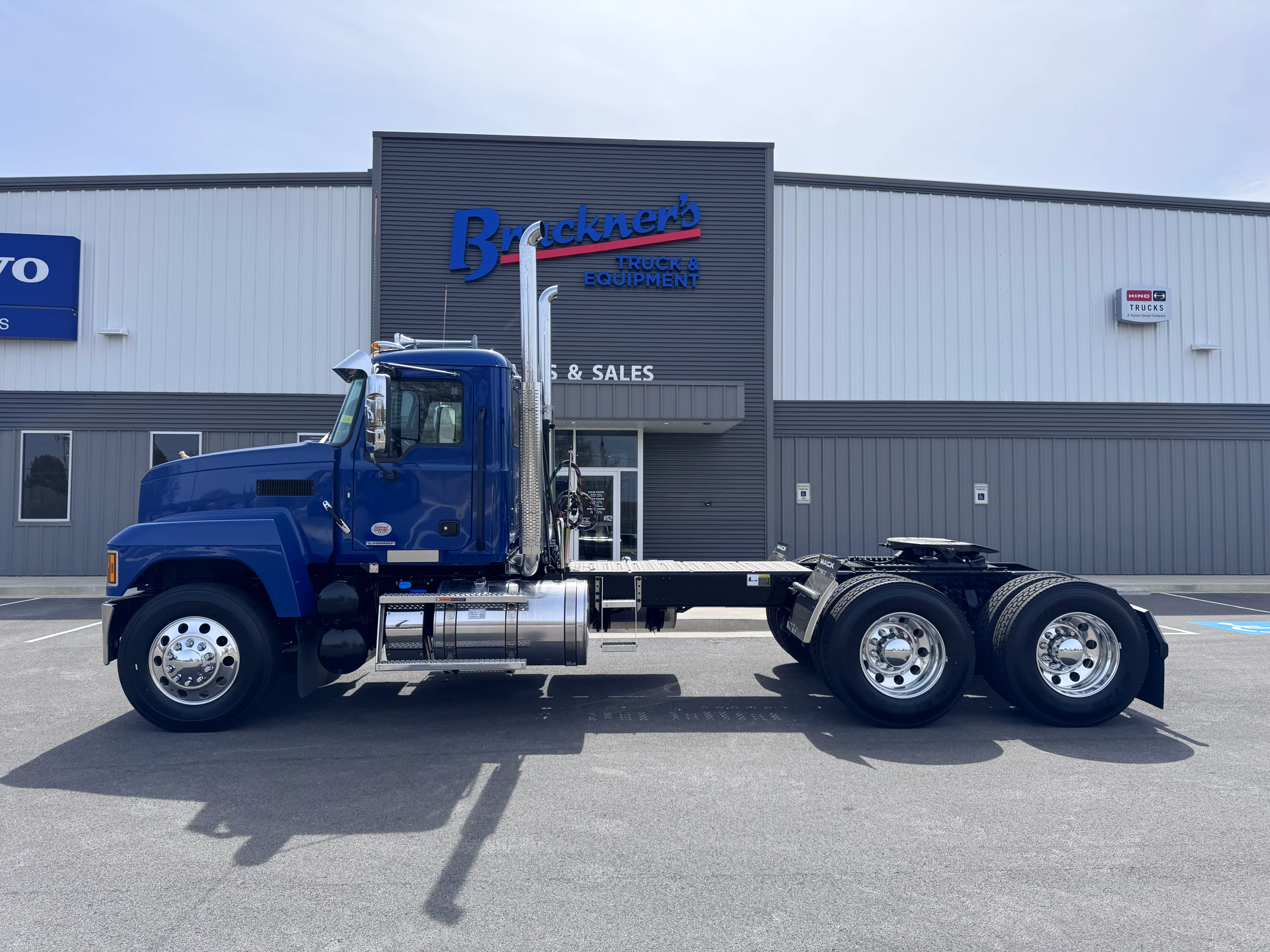 2027 Mack Pinnacle in Van Buren, AR — photo 8