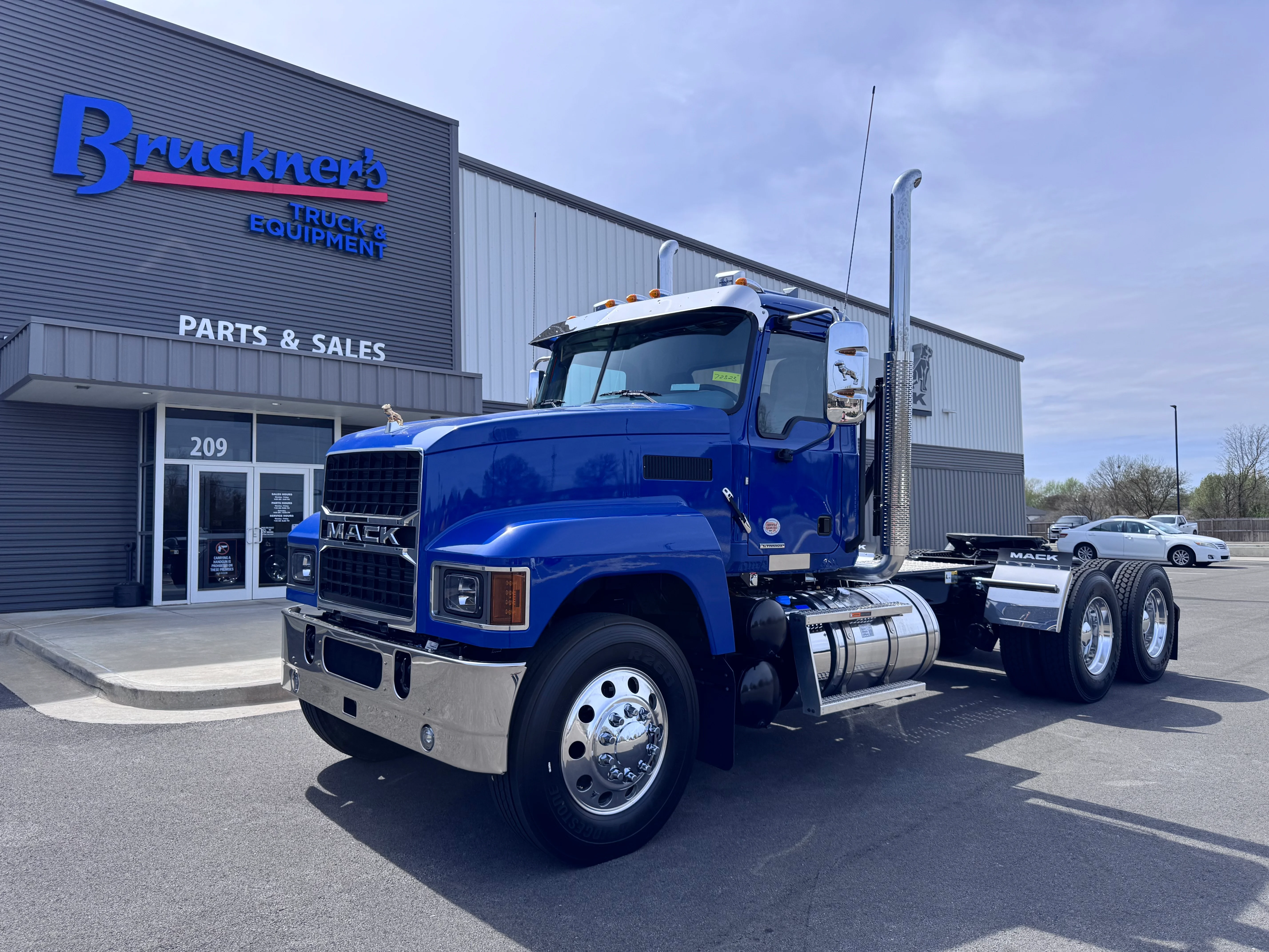 2027 Mack Pinnacle in Van Buren, AR