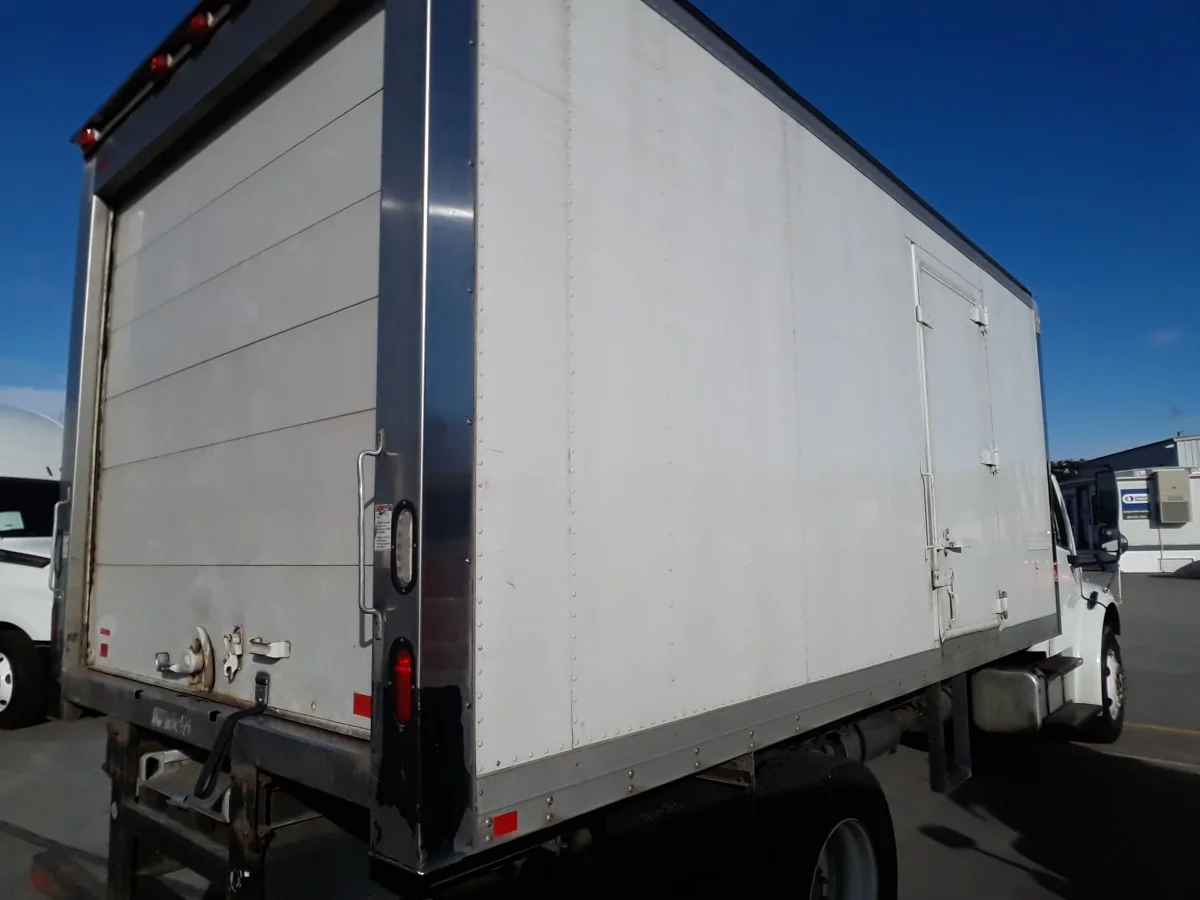 2015 Freightliner M2 106 - image 4