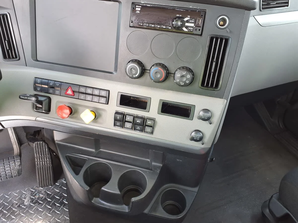 2020 Freightliner Cascadia in Greenville, SC — photo 11